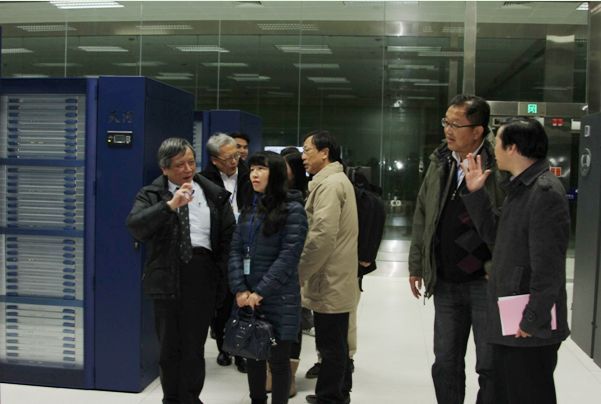 香港IT界专家学生湖南访问团考察国家超算长沙中心图文