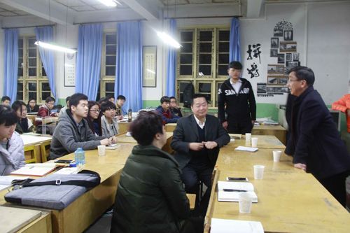 李仁年副校长参加2015级建筑学新学期主题班会